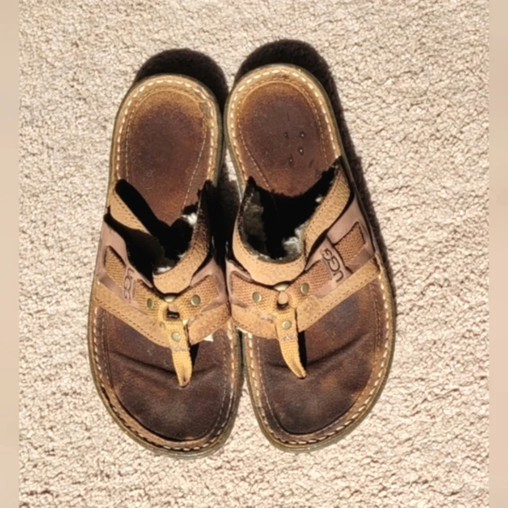 UGG Women's Furry Sherpa Lined Flip Flops Sandals Size 9 UGG 1629